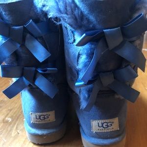 UGG bailey bows in color bluejay